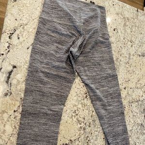 Lululemon grey wonder under size 6 “23